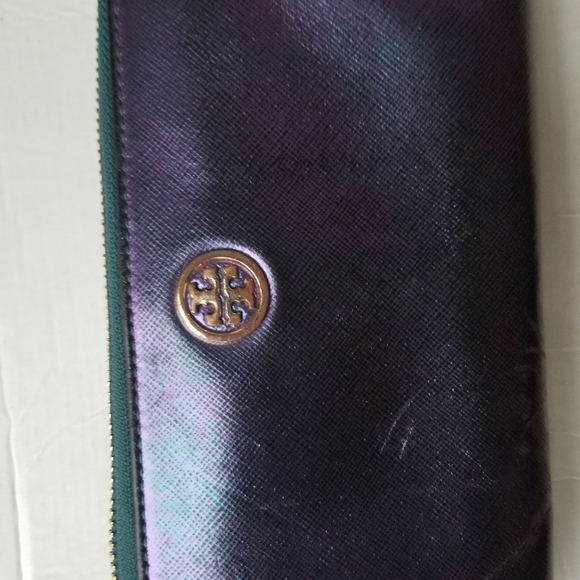 ❌ Sold ❌ Holographic Tory Burch wallet **FAIR** - Picture 8 of 12